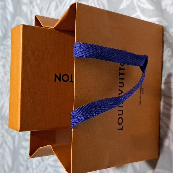 Louis Vuitton box &  small bag - Picture 11 of 11